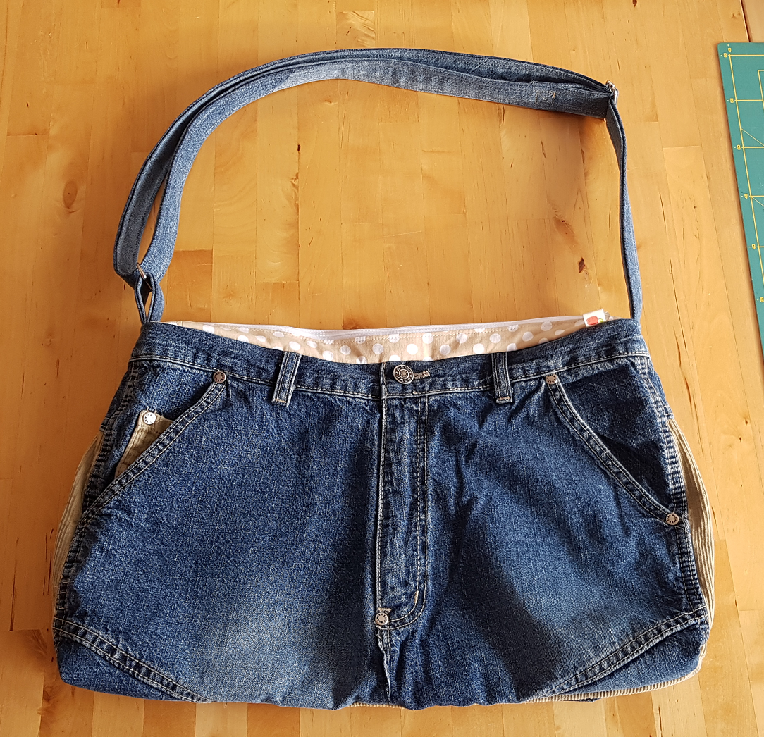 Jeans-Cord-Handtasche - nach der Verwandlung von vorn